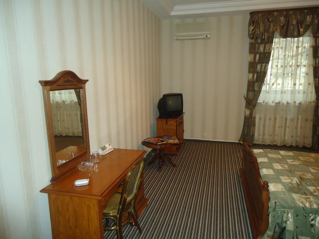 John Hughes Hotel Donetsk Ruang foto